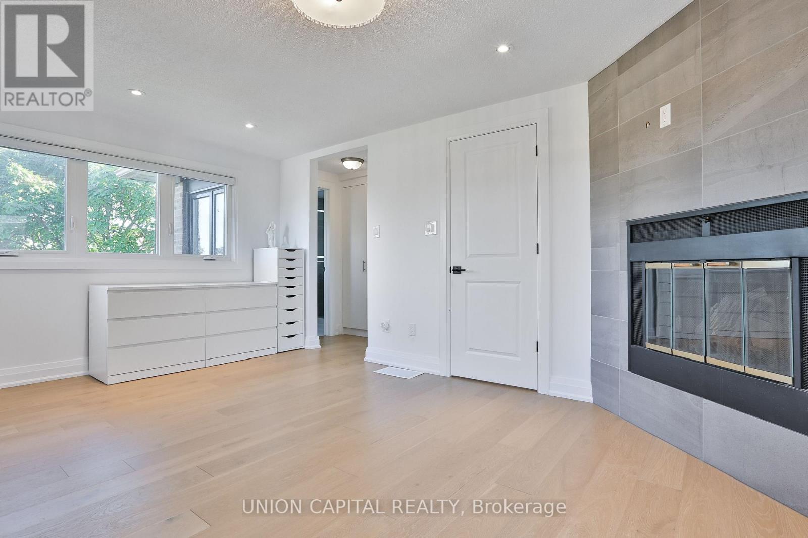 168 Kingsbridge Garden Circle, Mississauga, Ontario  L5R 1T5 - Photo 19 - W12952112