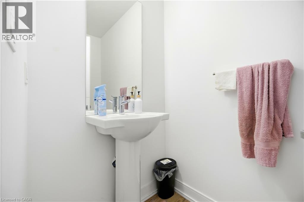 5 Taylor Court, Peel, Ontario  L7E 2R7 - Photo 21 - 40817432