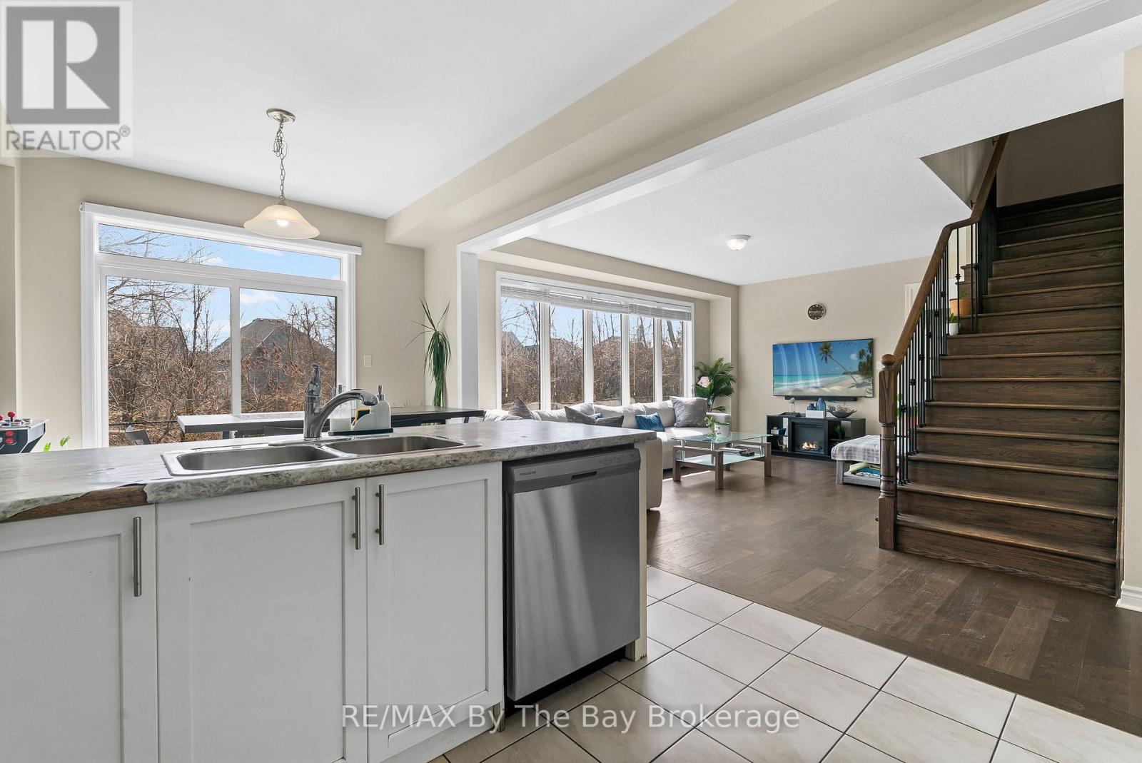 56 Kirby Avenue, Collingwood, Ontario  L9Y 3Y8 - Photo 10 - S12952832