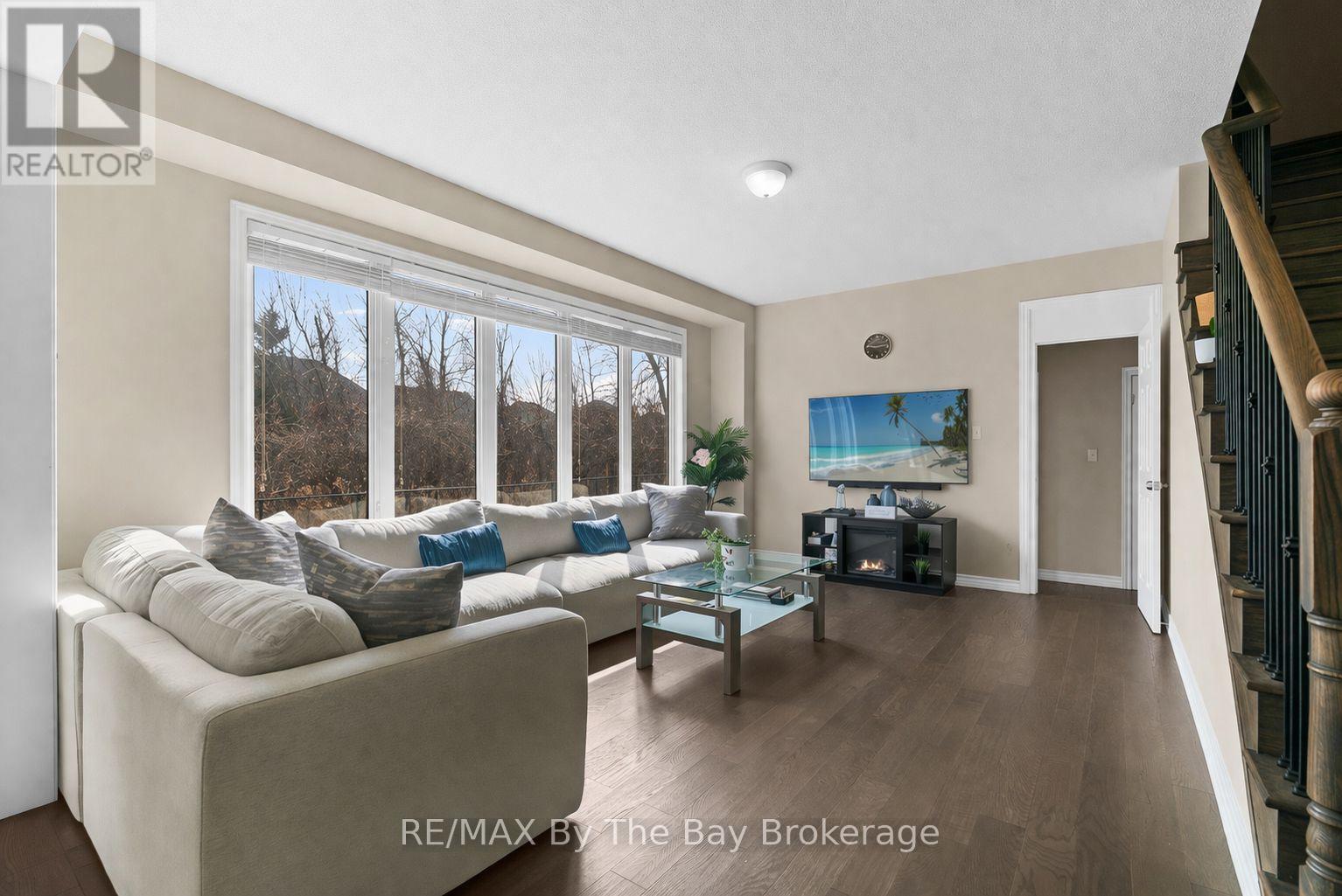 56 Kirby Avenue, Collingwood, Ontario  L9Y 3Y8 - Photo 11 - S12952832