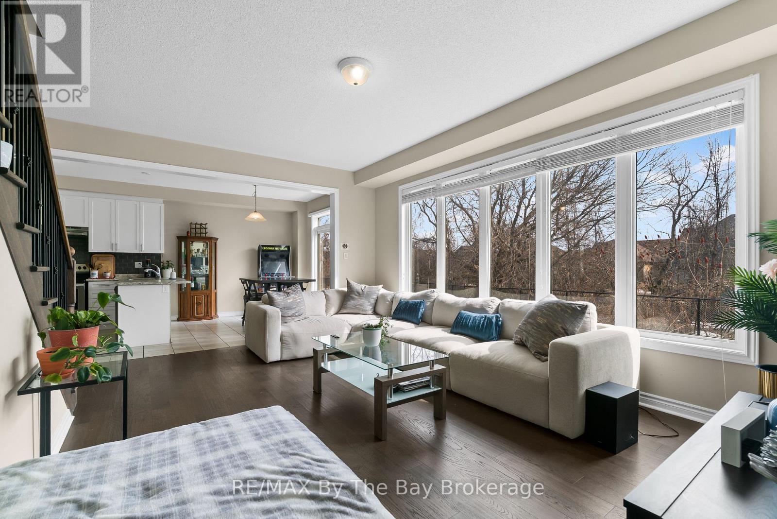 56 Kirby Avenue, Collingwood, Ontario  L9Y 3Y8 - Photo 3 - S12952832