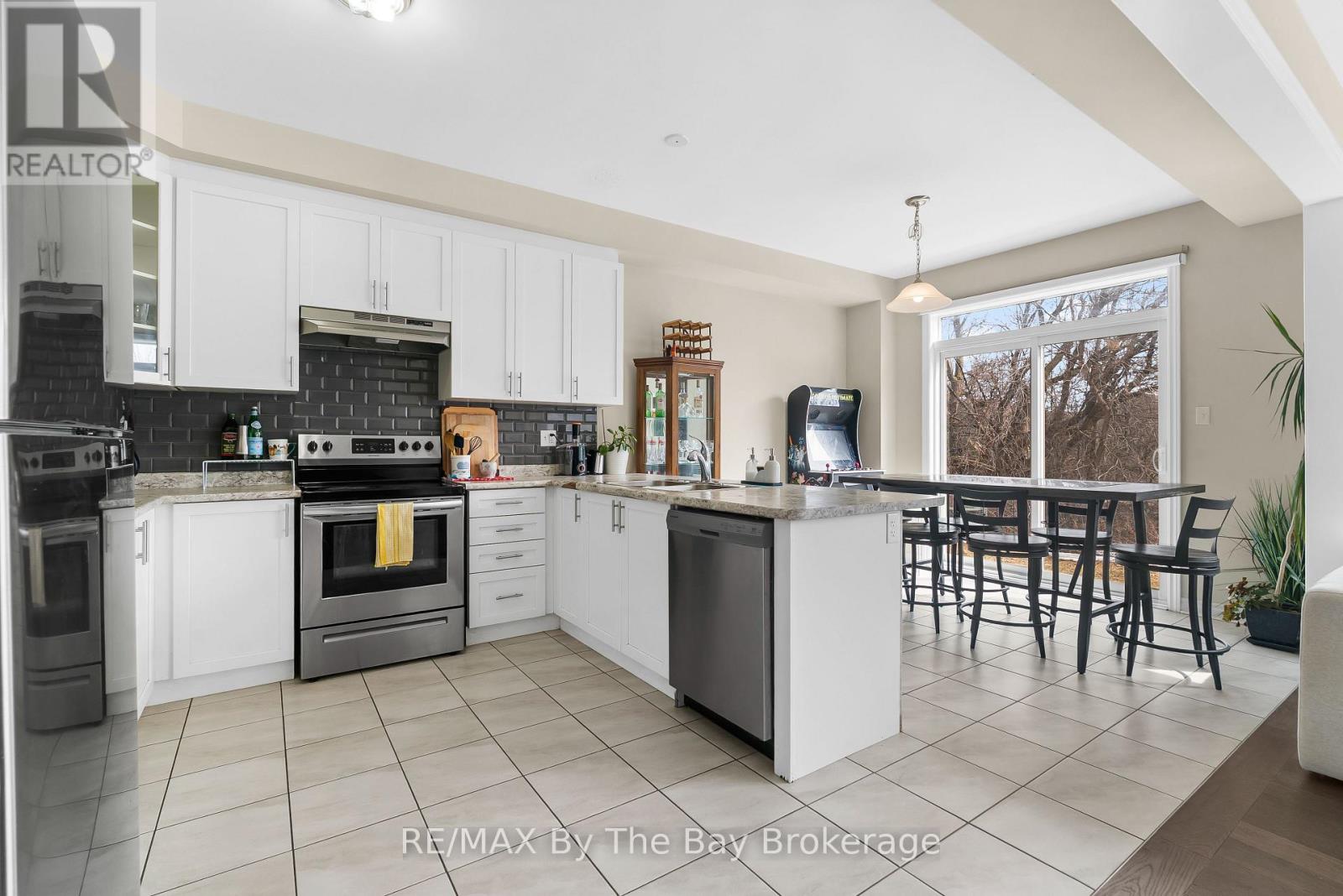 56 Kirby Avenue, Collingwood, Ontario  L9Y 3Y8 - Photo 4 - S12952832