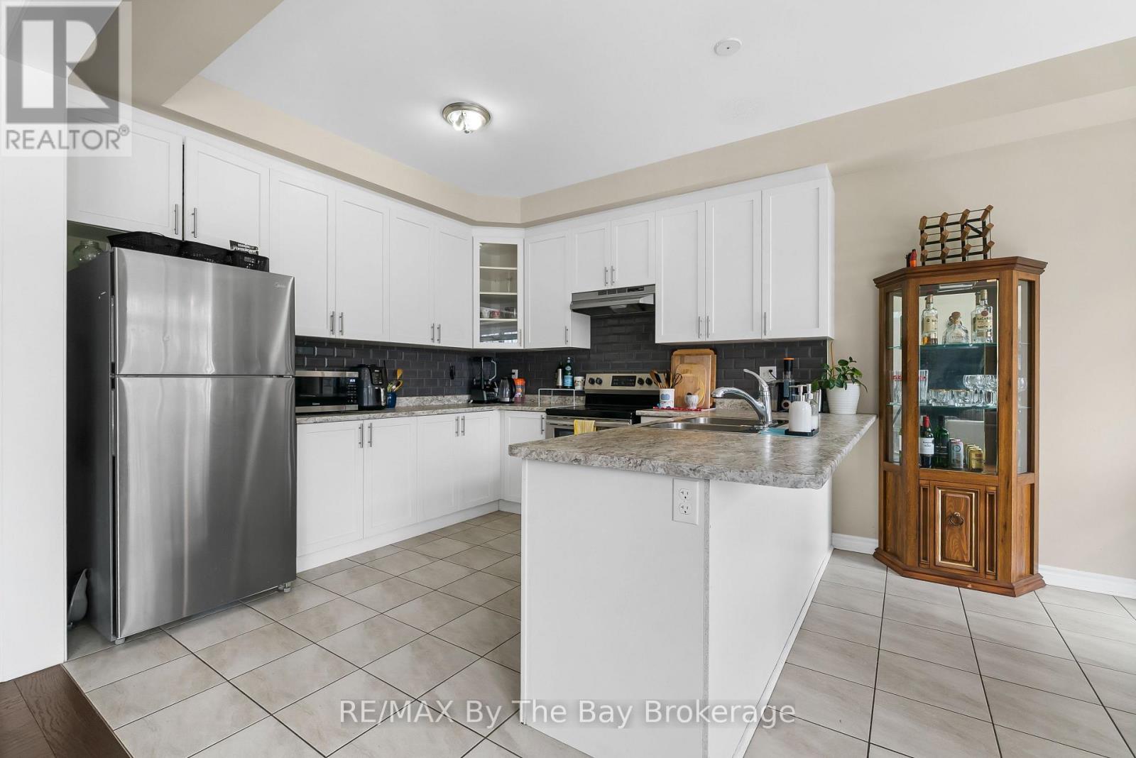 56 Kirby Avenue, Collingwood, Ontario  L9Y 3Y8 - Photo 5 - S12952832