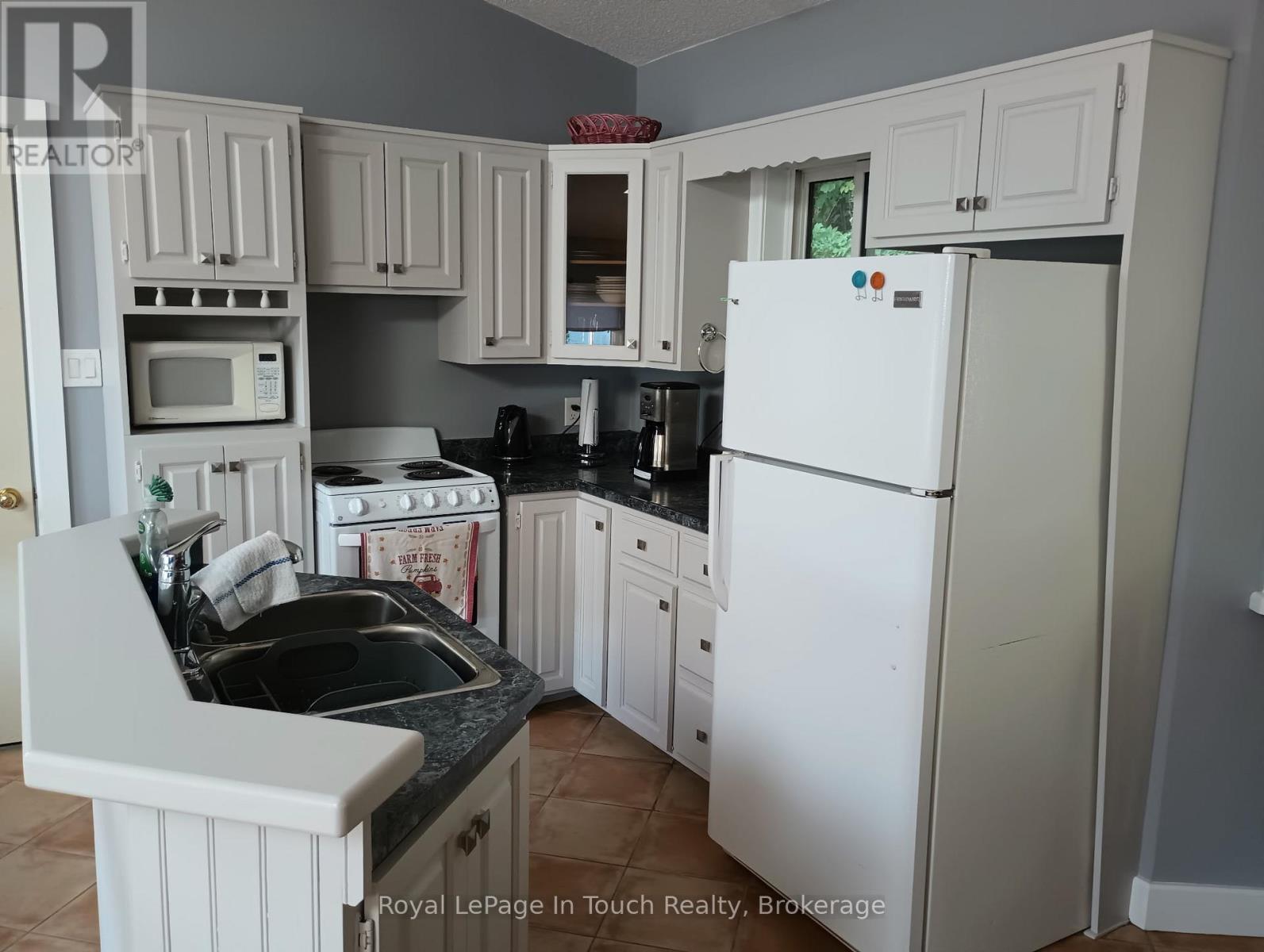 468 Champlain Road, Penetanguishene, Ontario  L9M 1S5 - Photo 9 - S12952934