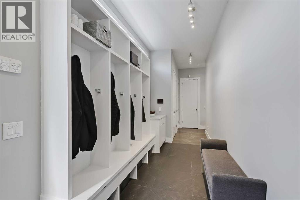 10 Lissington Drive SW, Calgary, Alberta  T3E 5E1 - Photo 21 - A2294958