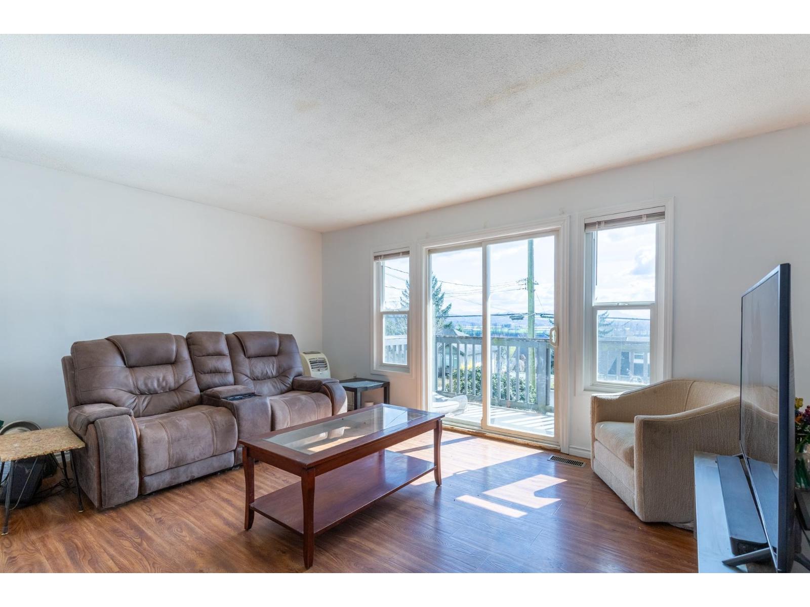 33457 2nd Avenue, Mission, British Columbia  V2V 1K6 - Photo 3 - R3105589