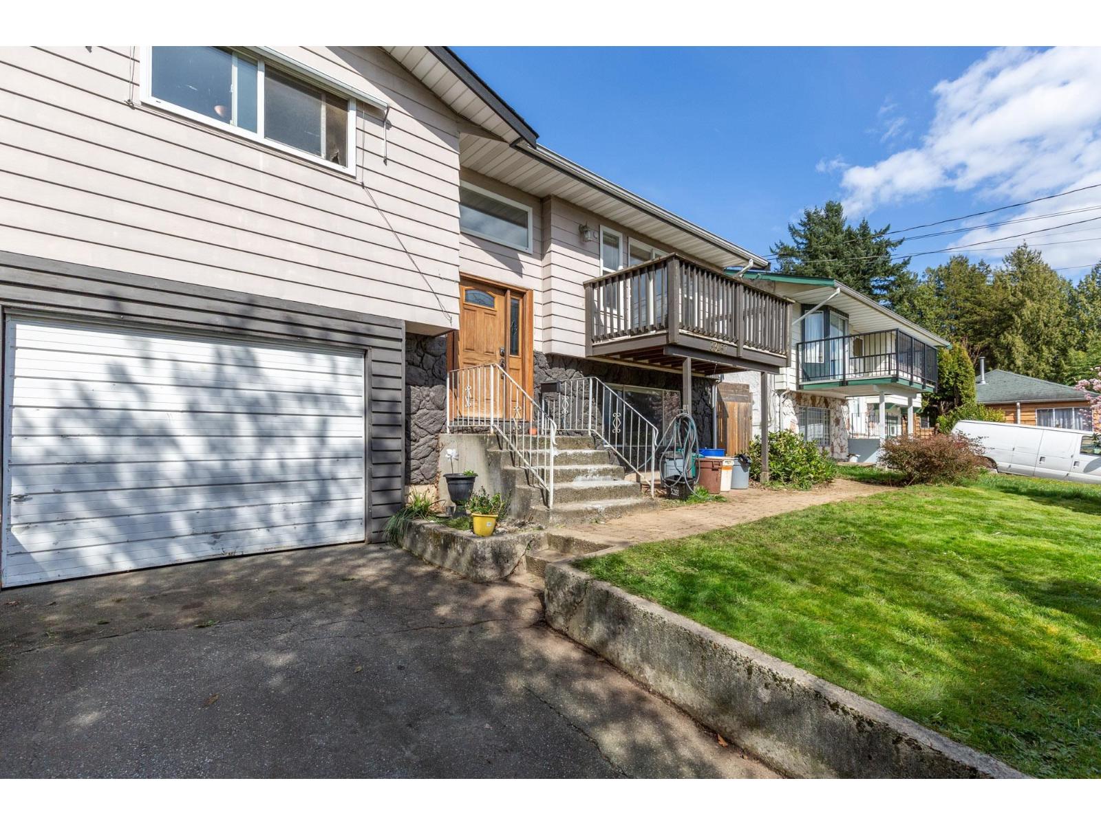 33457 2nd Avenue, Mission, British Columbia  V2V 1K6 - Photo 2 - R3105589