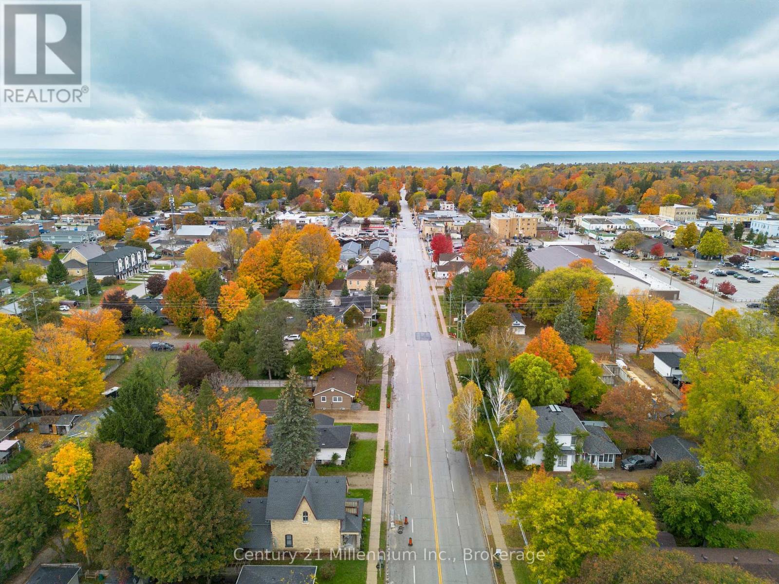 698 Gustavus Street, Saugeen Shores, Ontario  N0H 2C0 - Photo 9 - X12952850