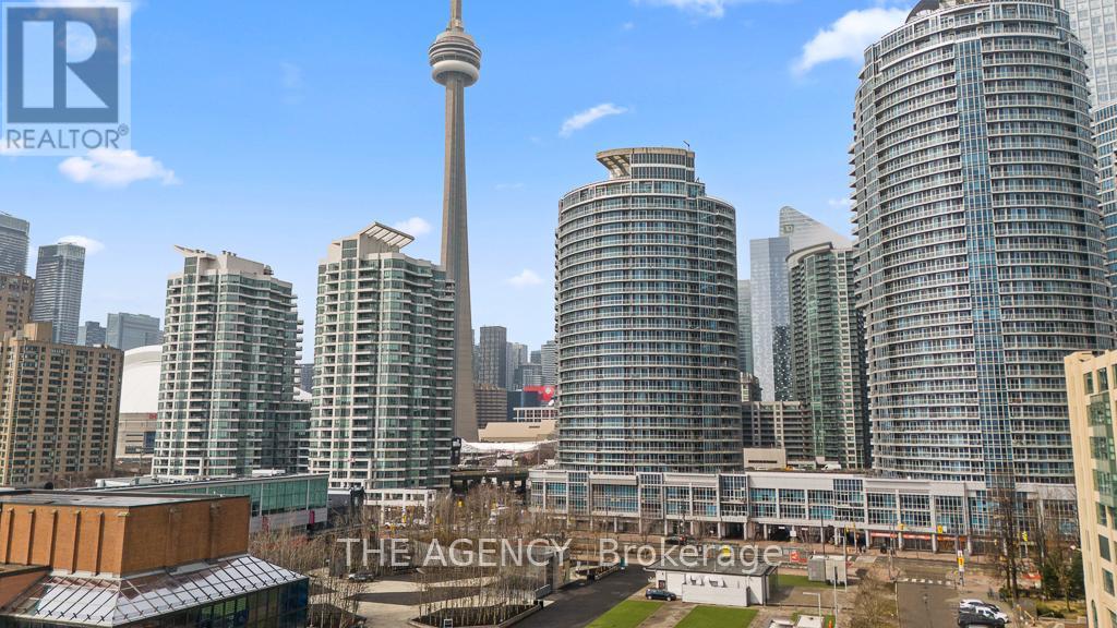 2103 - 218 Queens Quay Boulevard W, Toronto, Ontario  M5J 2Y6 - Photo 1 - C12952806