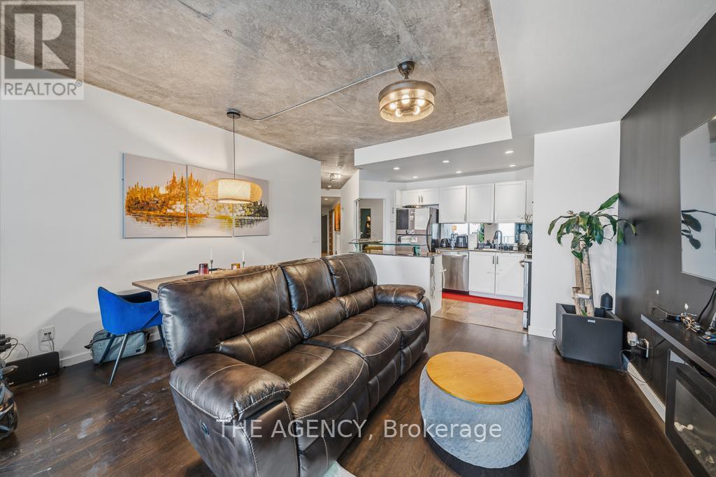 2103 - 218 Queens Quay Boulevard W, Toronto, Ontario  M5J 2Y6 - Photo 12 - C12952806