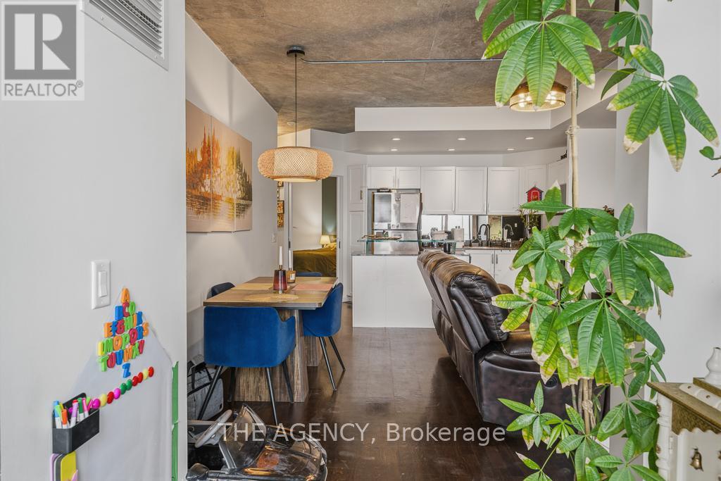 2103 - 218 Queens Quay Boulevard W, Toronto, Ontario  M5J 2Y6 - Photo 14 - C12952806