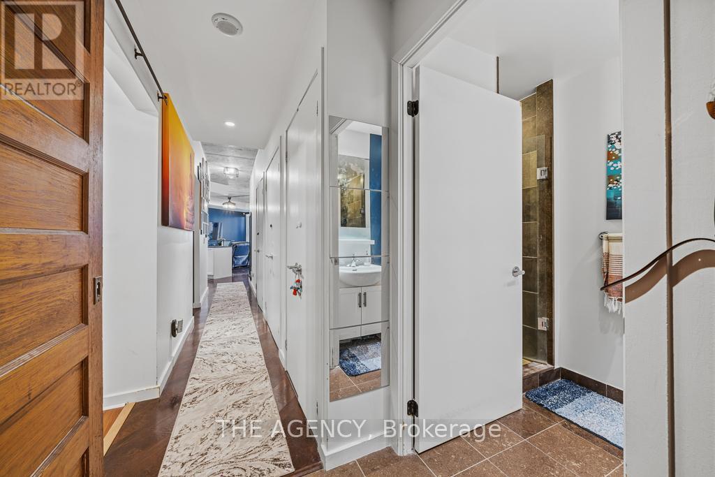 2103 - 218 Queens Quay Boulevard W, Toronto, Ontario  M5J 2Y6 - Photo 15 - C12952806