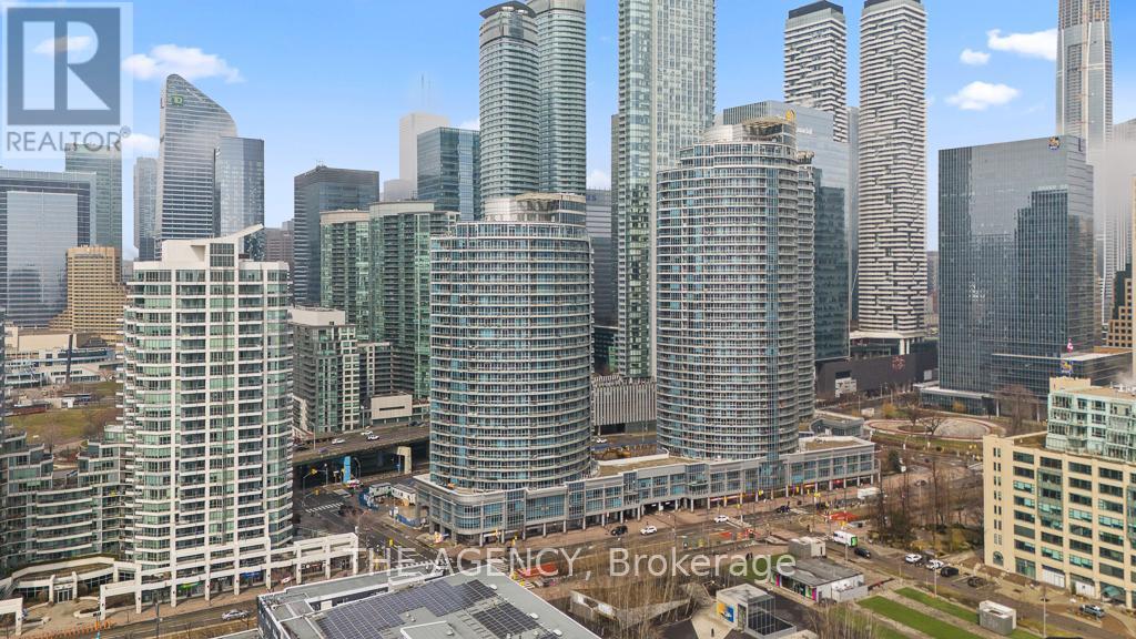 2103 - 218 Queens Quay Boulevard W, Toronto, Ontario  M5J 2Y6 - Photo 2 - C12952806