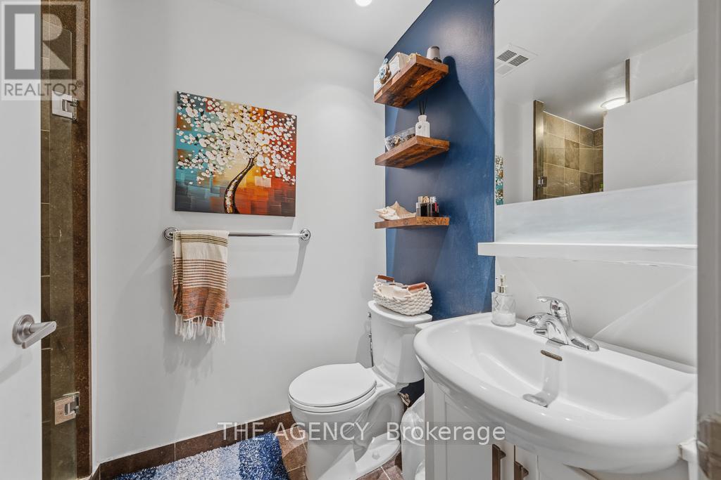 2103 - 218 Queens Quay Boulevard W, Toronto, Ontario  M5J 2Y6 - Photo 21 - C12952806