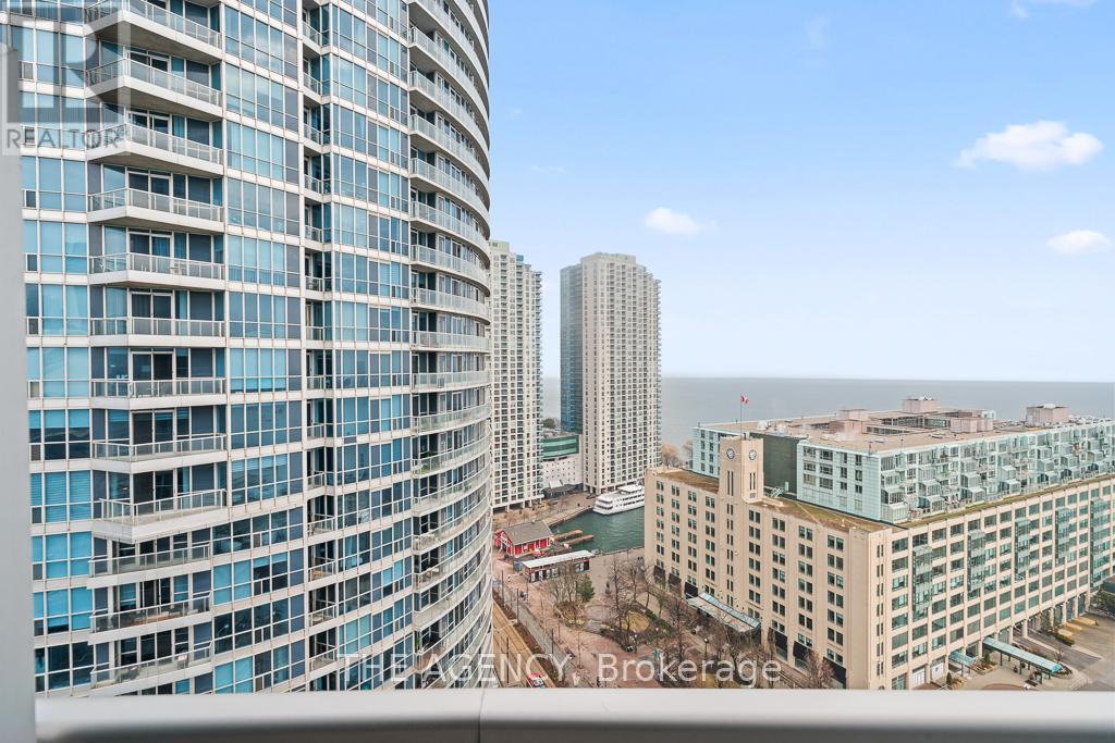 2103 - 218 Queens Quay Boulevard W, Toronto, Ontario  M5J 2Y6 - Photo 24 - C12952806