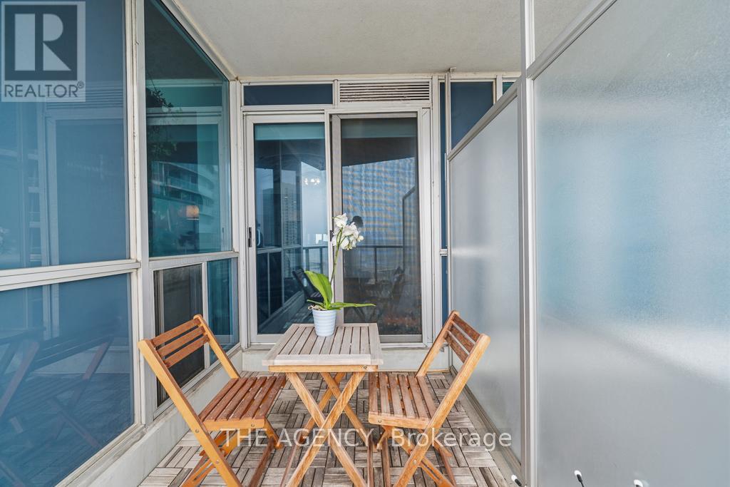 2103 - 218 Queens Quay Boulevard W, Toronto, Ontario  M5J 2Y6 - Photo 25 - C12952806