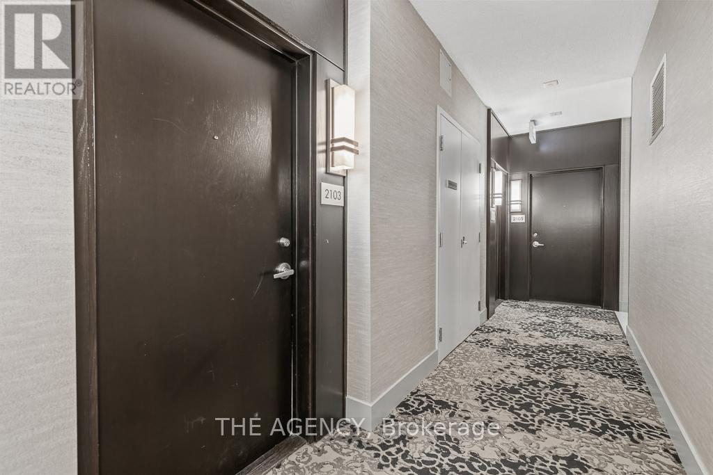 2103 - 218 Queens Quay Boulevard W, Toronto, Ontario  M5J 2Y6 - Photo 26 - C12952806