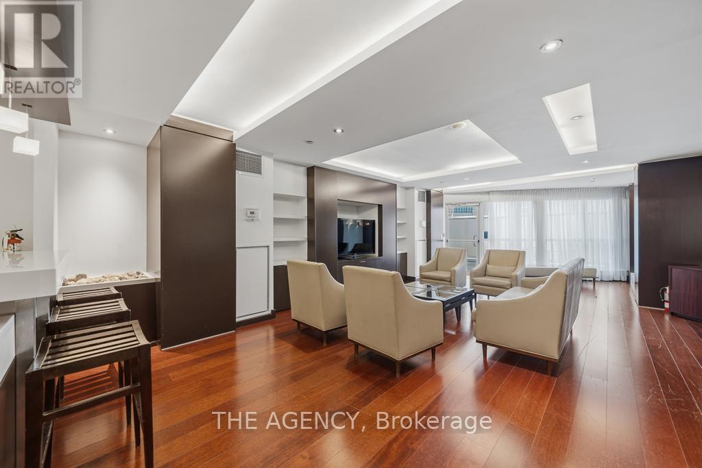 2103 - 218 Queens Quay Boulevard W, Toronto, Ontario  M5J 2Y6 - Photo 32 - C12952806