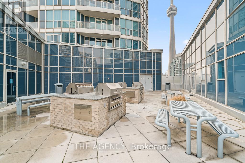 2103 - 218 Queens Quay Boulevard W, Toronto, Ontario  M5J 2Y6 - Photo 35 - C12952806