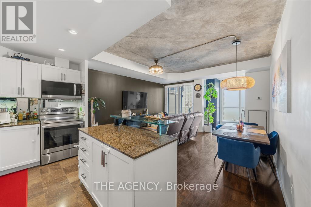 2103 - 218 Queens Quay Boulevard W, Toronto, Ontario  M5J 2Y6 - Photo 6 - C12952806