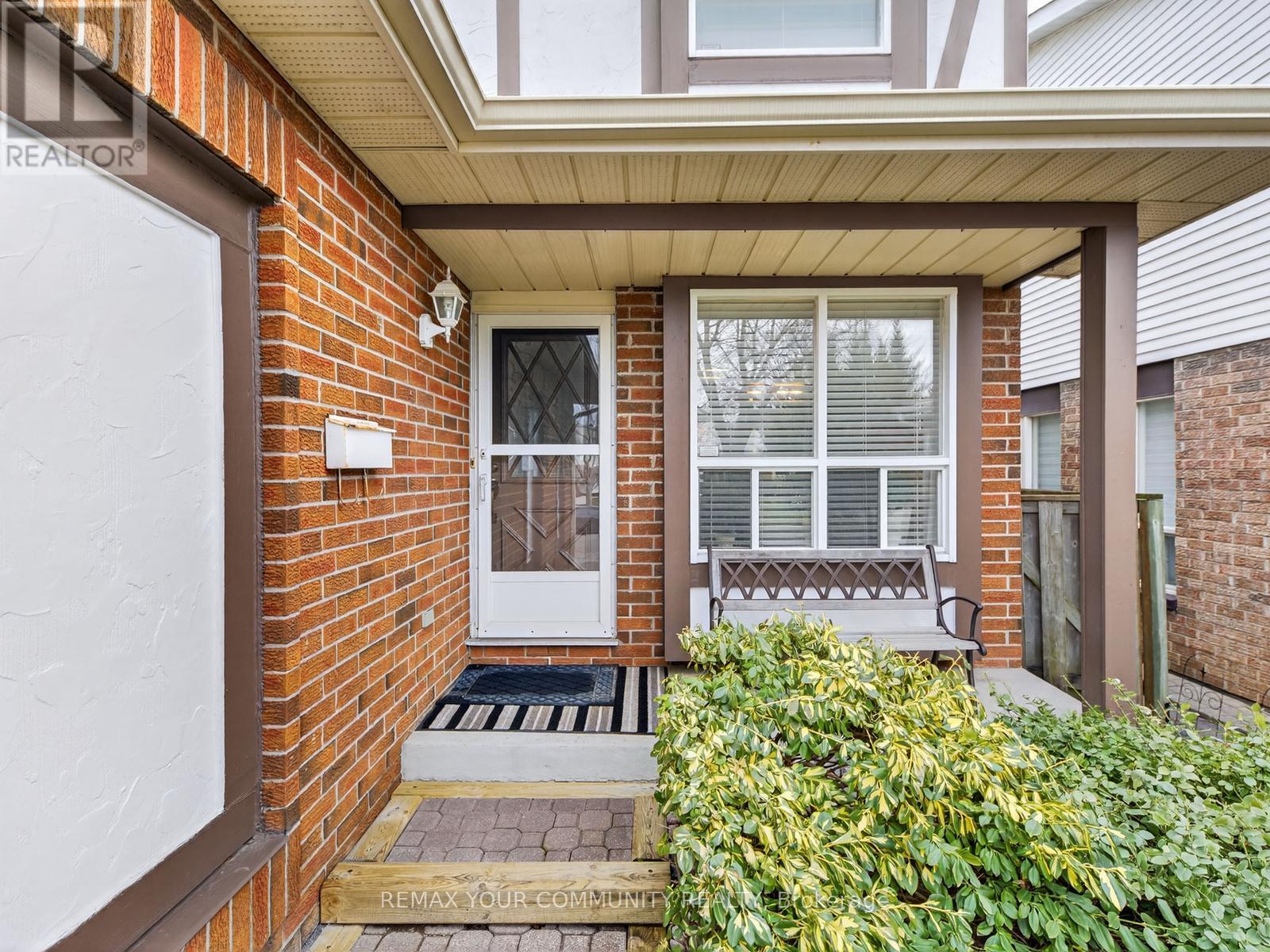 77 Oakhaven Drive, Toronto, Ontario  M1V 1X8 - Photo 3 - E12952916