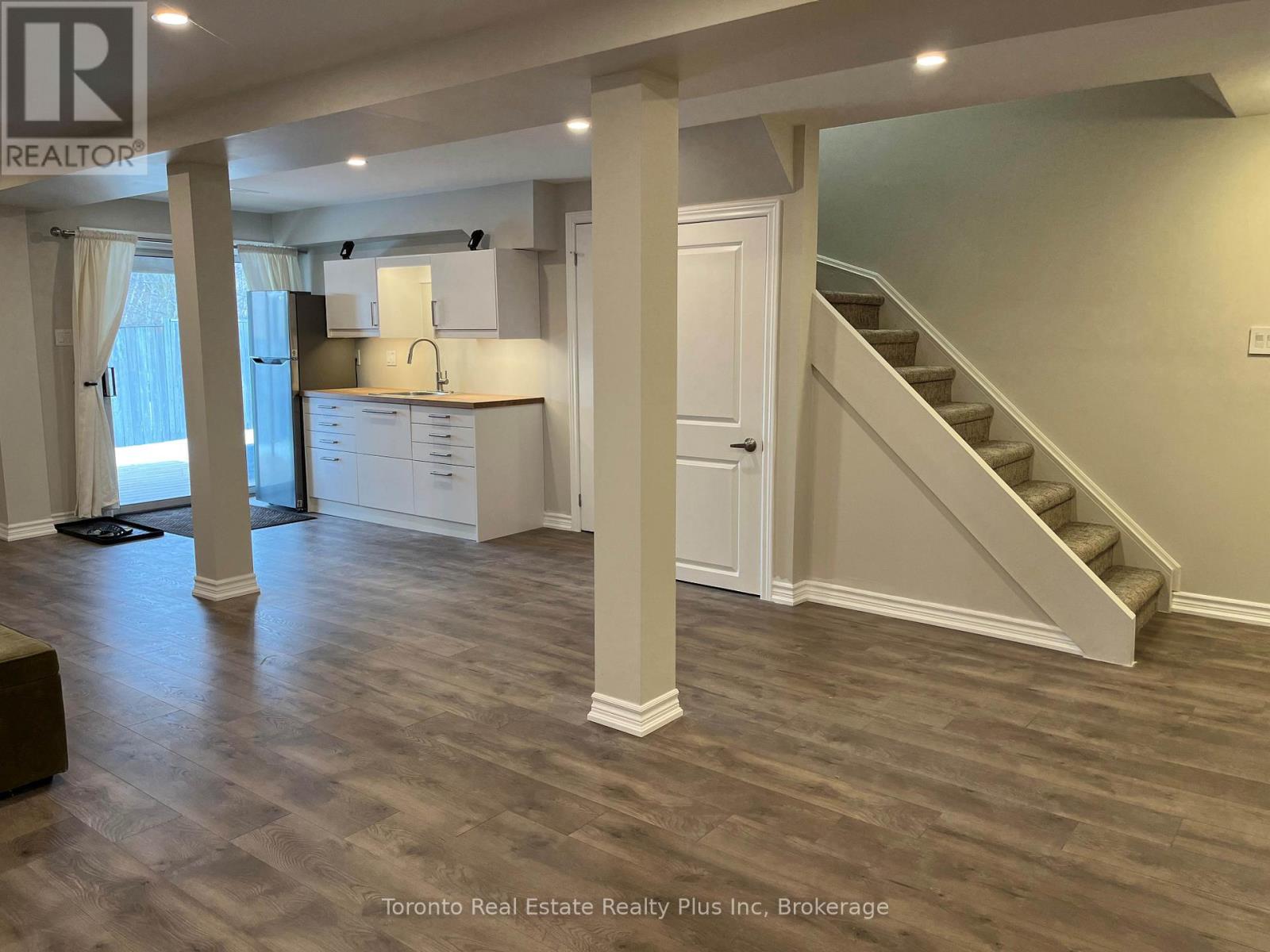 21 Nicholson Drive, Barrie, Ontario  L4N 8L7 - Photo 3 - S12952810