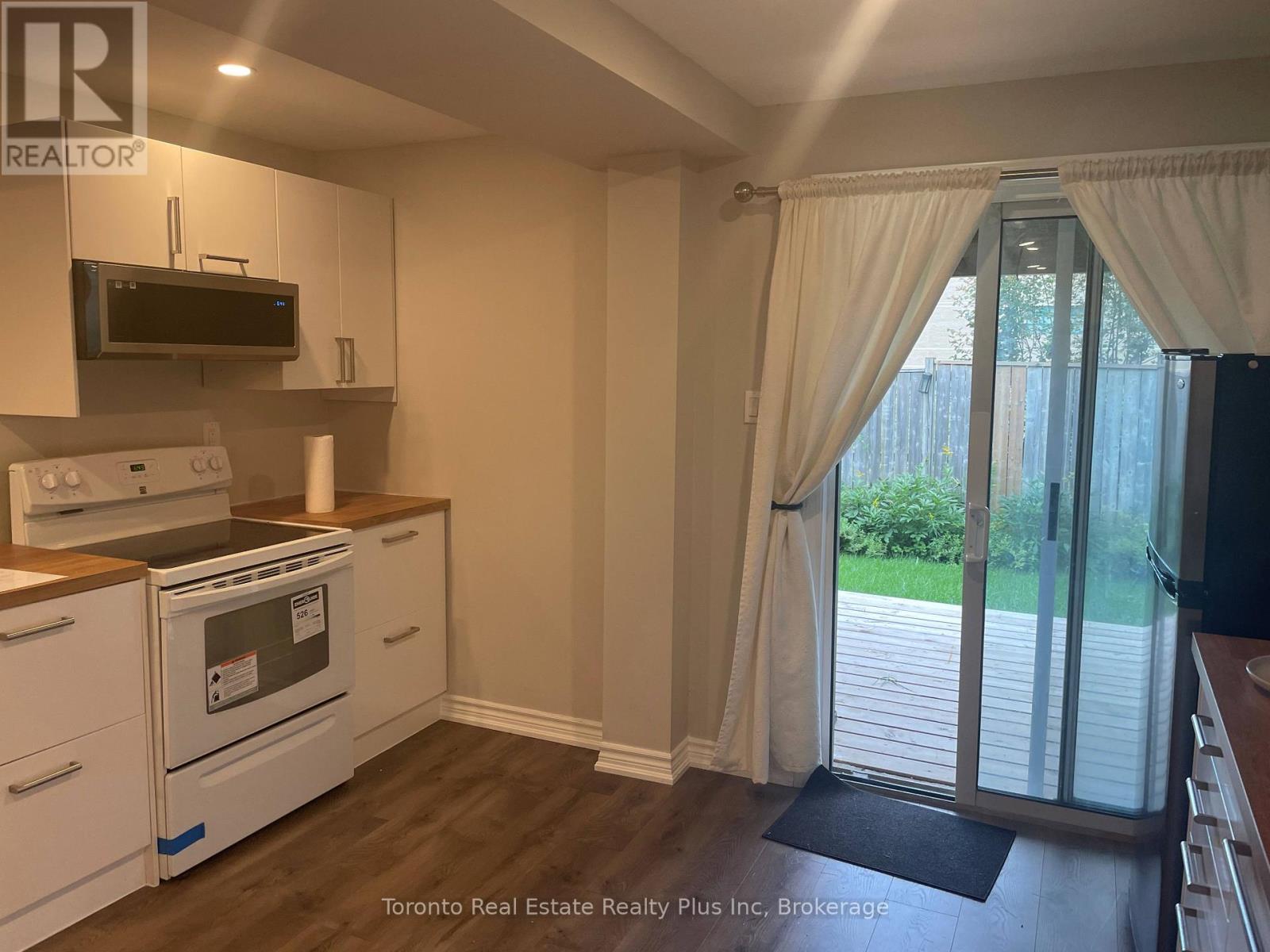 21 Nicholson Drive, Barrie, Ontario  L4N 8L7 - Photo 7 - S12952810