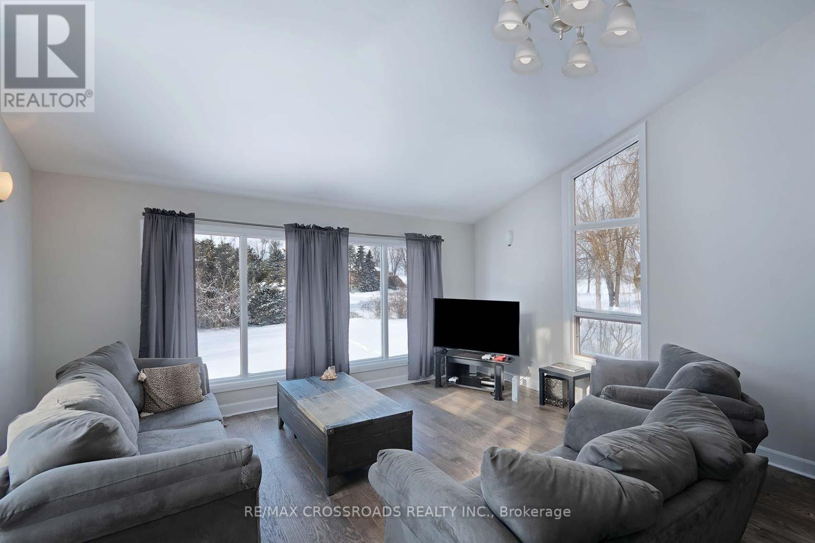 2 Sandlewood Trail, Ramara, Ontario  L0K 1B0 - Photo 13 - S12952874