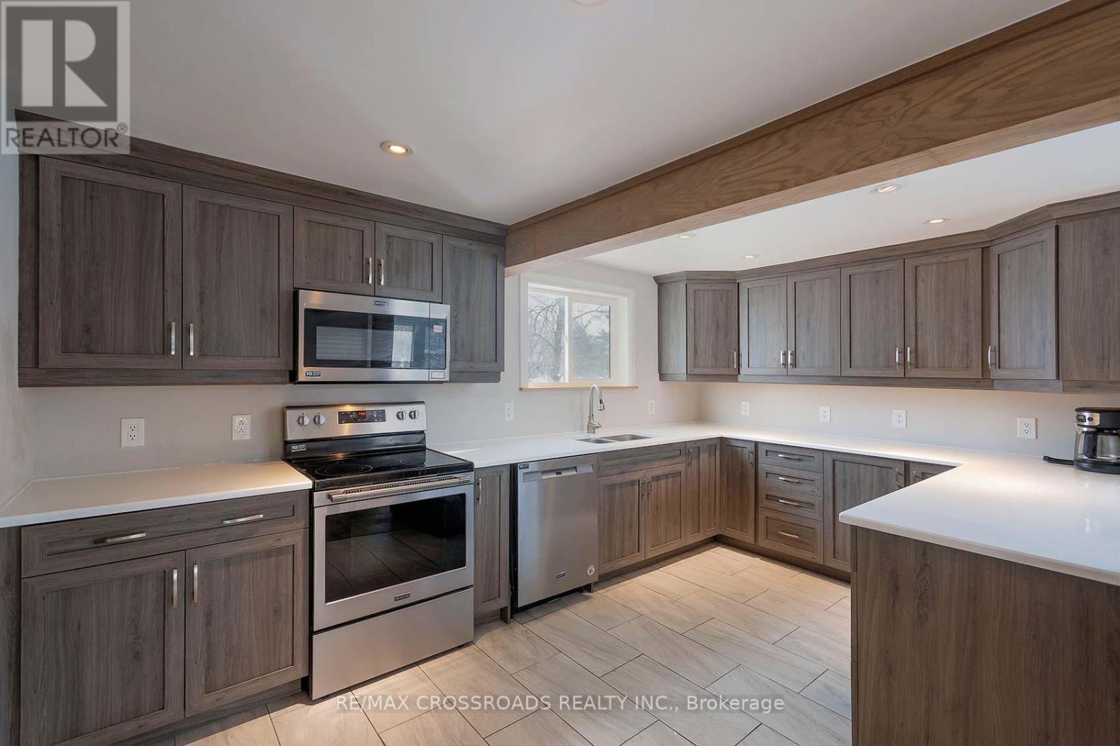 2 Sandlewood Trail, Ramara, Ontario  L0K 1B0 - Photo 14 - S12952874