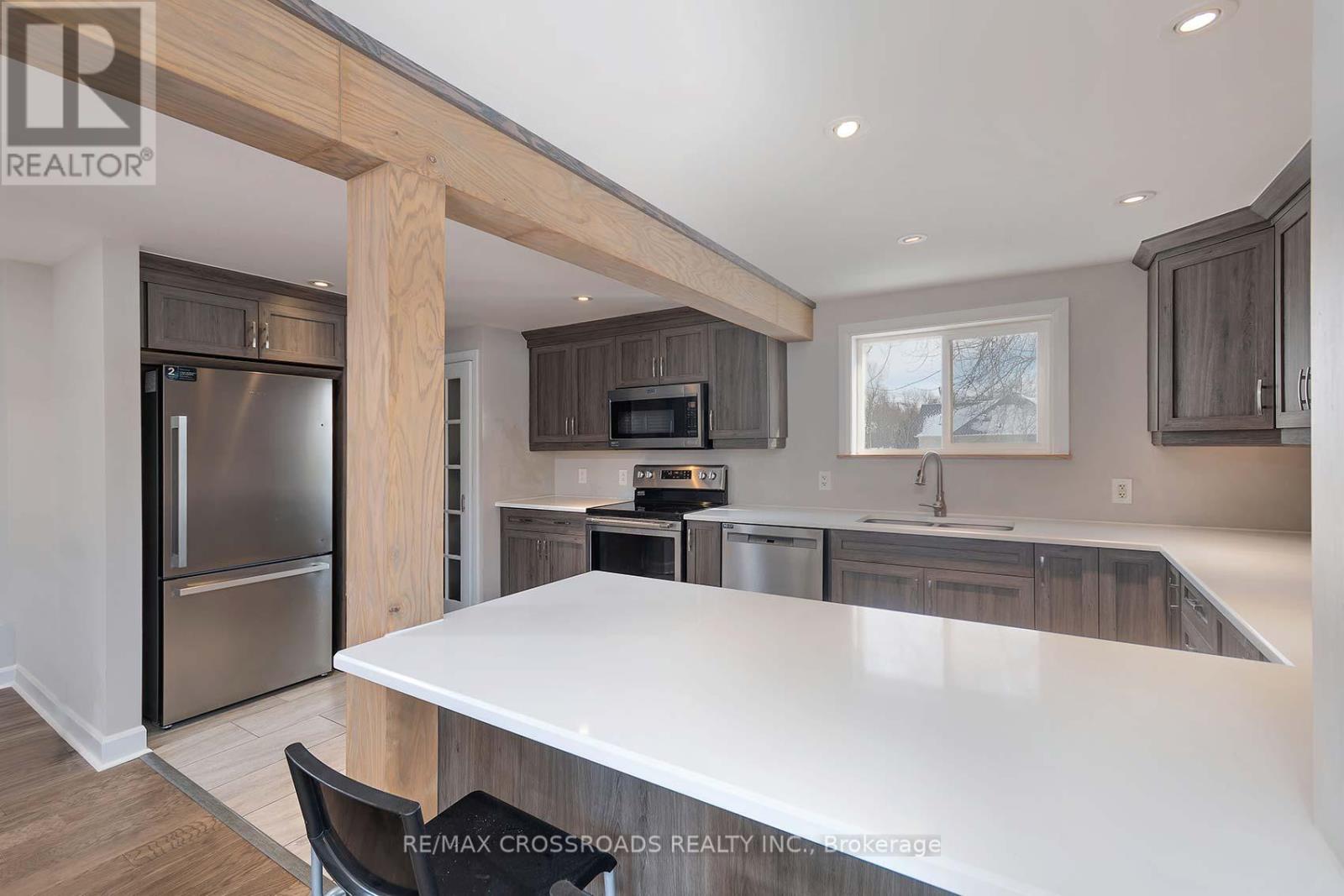 2 Sandlewood Trail, Ramara, Ontario  L0K 1B0 - Photo 16 - S12952874