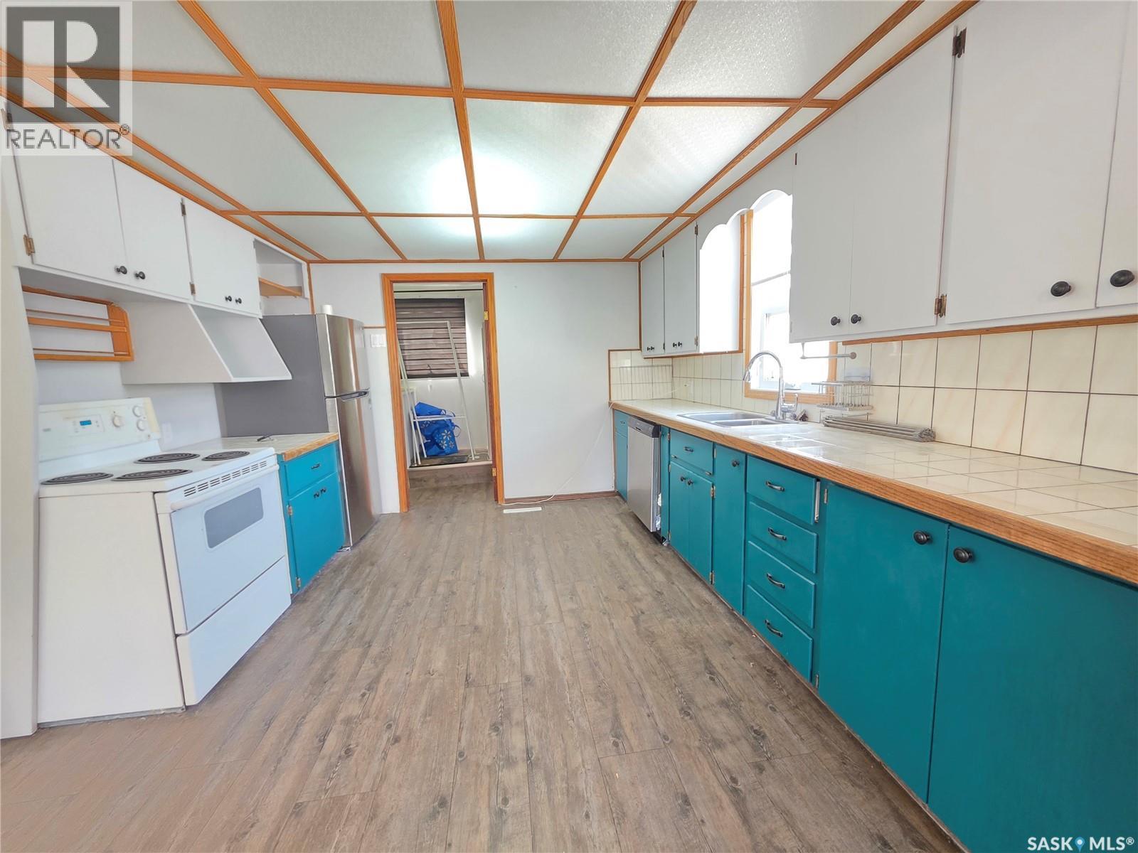 1428 Winnie Street, Swift Current, Saskatchewan  S9H 1R3 - Photo 4 - SK030932