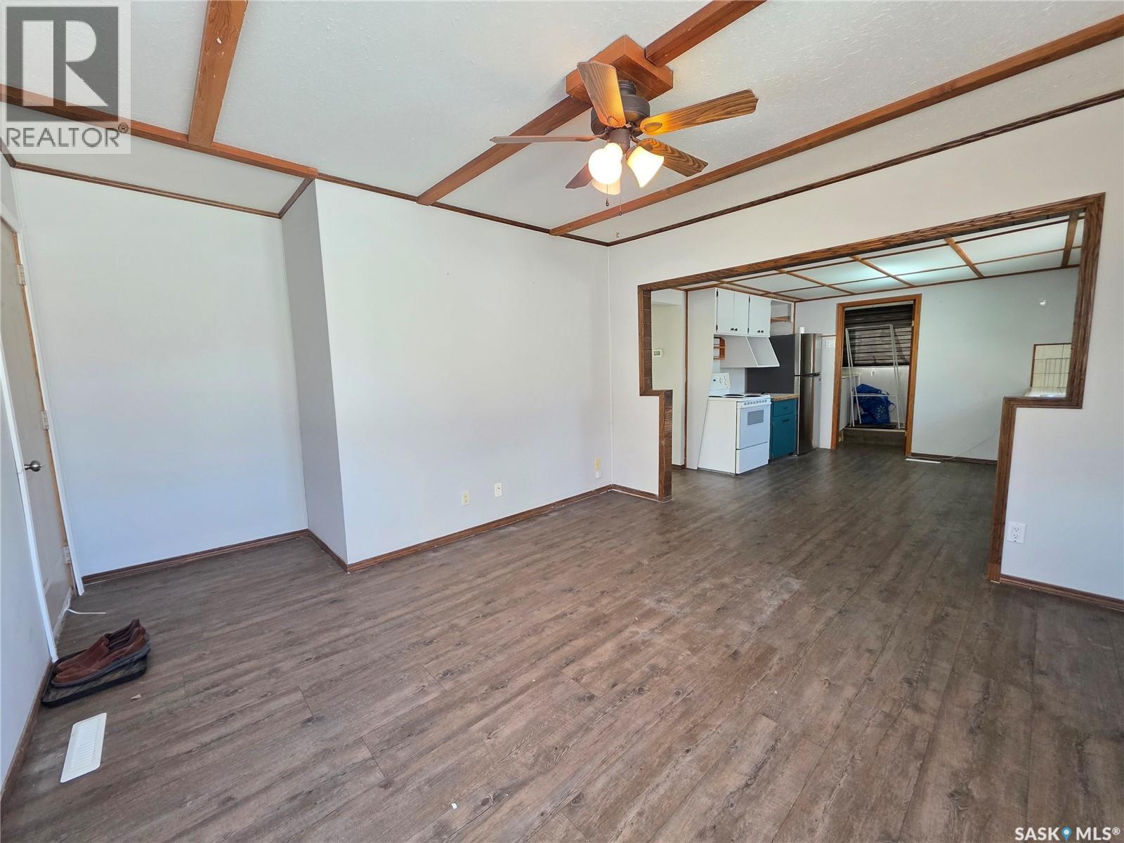 1428 Winnie Street, Swift Current, Saskatchewan  S9H 1R3 - Photo 3 - SK030932