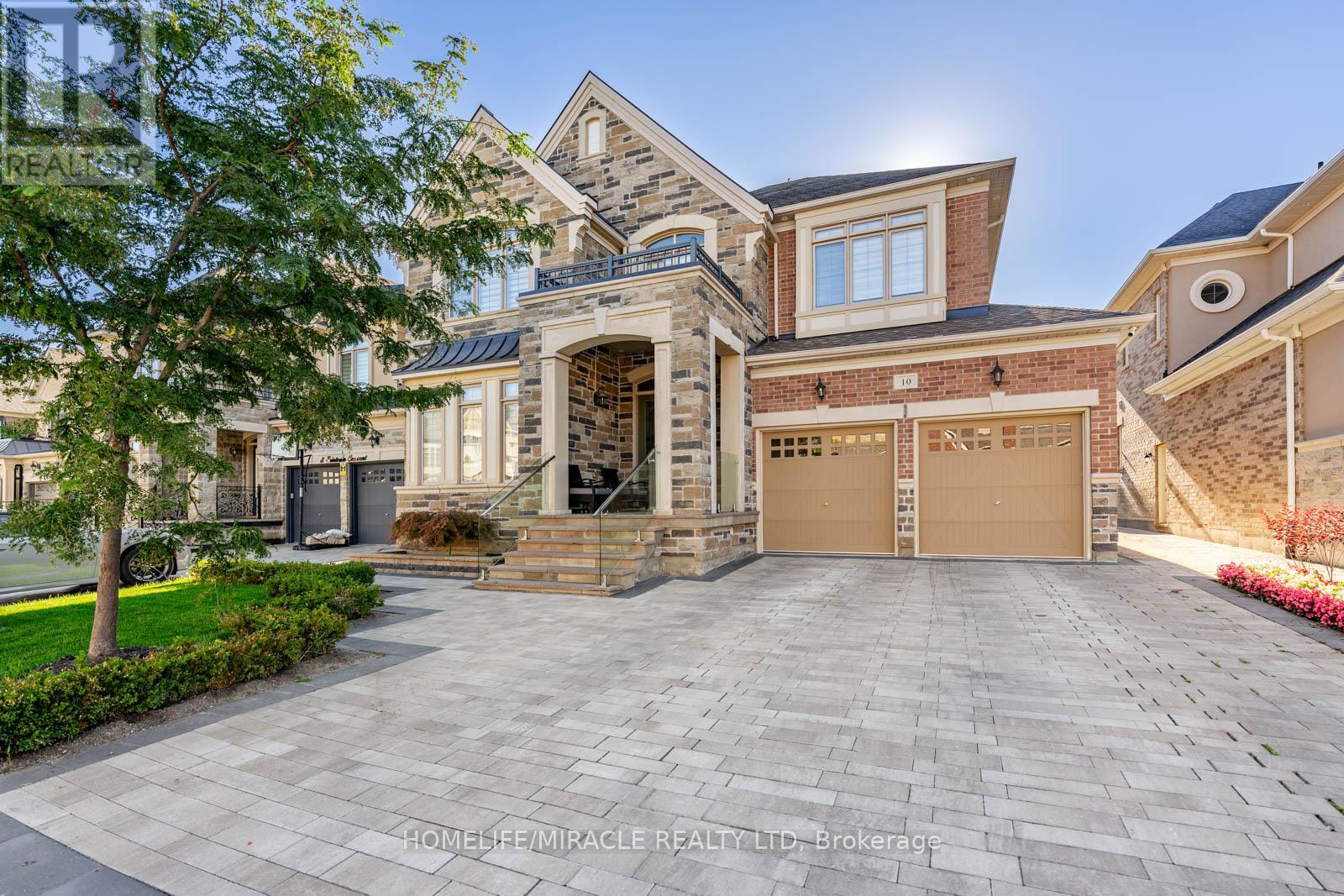 10 Erintown Crescent, Brampton, Ontario  L6P 4H2 - Photo 3 - W12952818