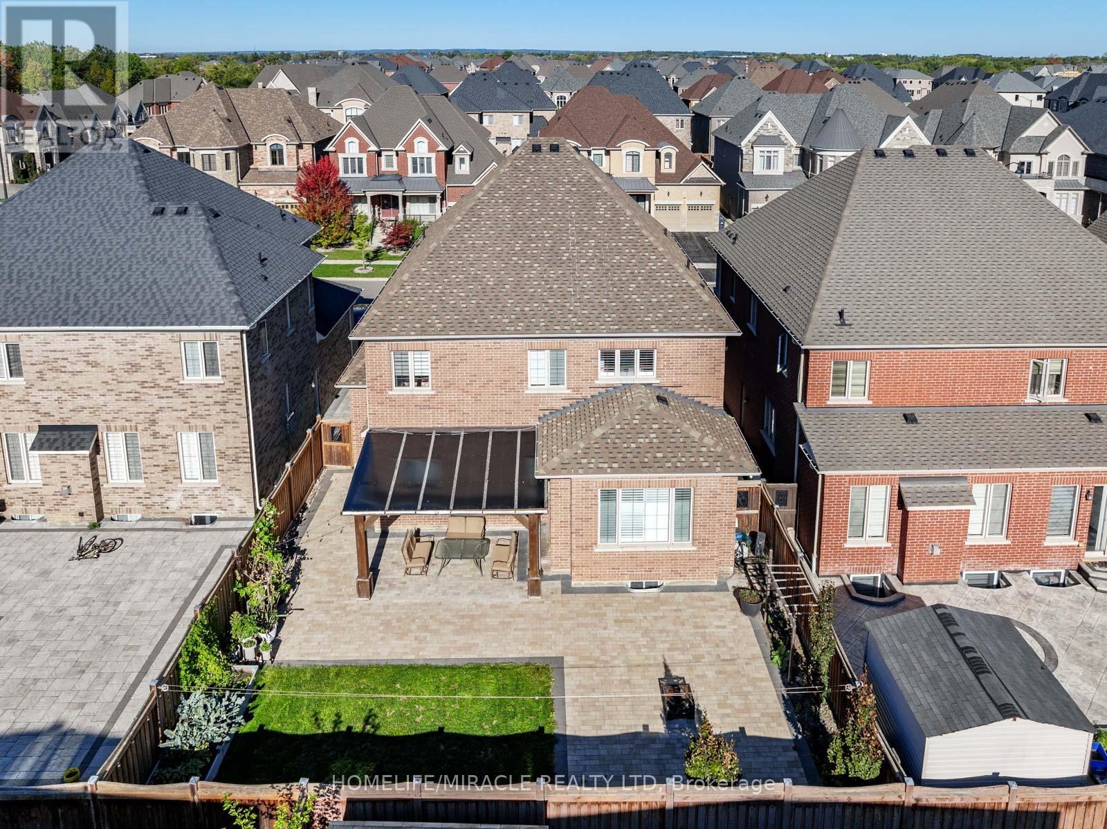 10 Erintown Crescent, Brampton, Ontario  L6P 4H2 - Photo 6 - W12952818