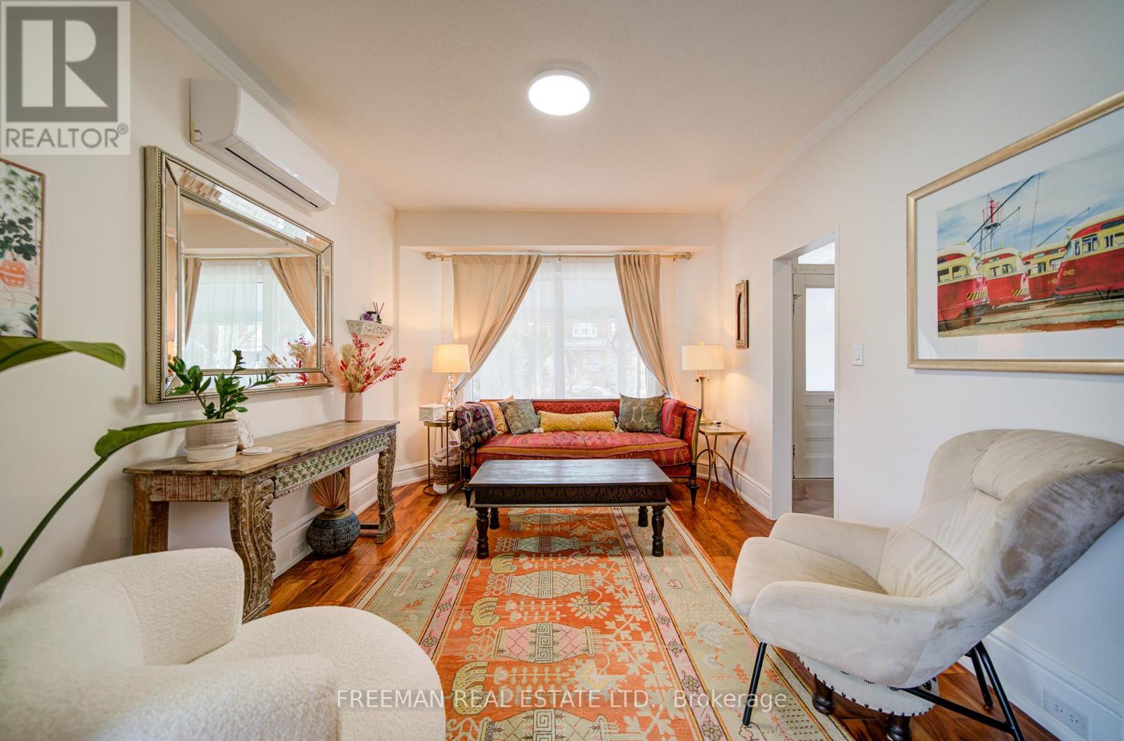 302 Evelyn Avenue, Toronto, Ontario  M6P 2Z9 - Photo 10 - W12952840