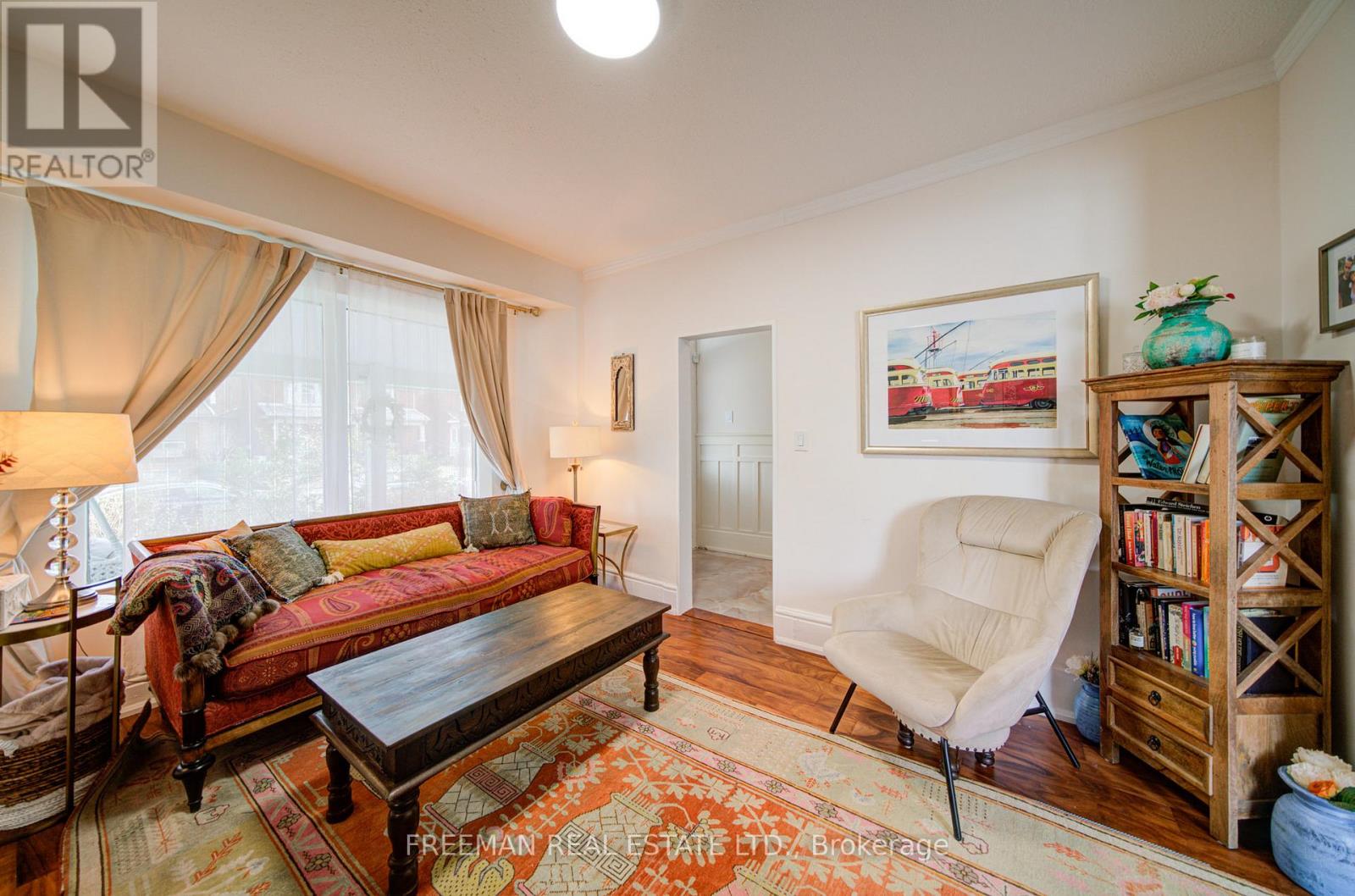 302 Evelyn Avenue, Toronto, Ontario  M6P 2Z9 - Photo 12 - W12952840