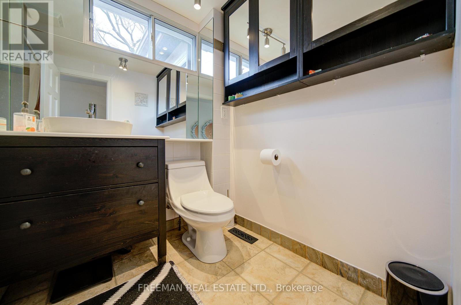 302 Evelyn Avenue, Toronto, Ontario  M6P 2Z9 - Photo 18 - W12952840