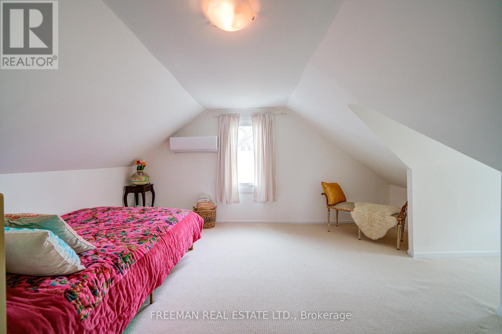 302 Evelyn Avenue, Toronto, Ontario  M6P 2Z9 - Photo 19 - W12952840