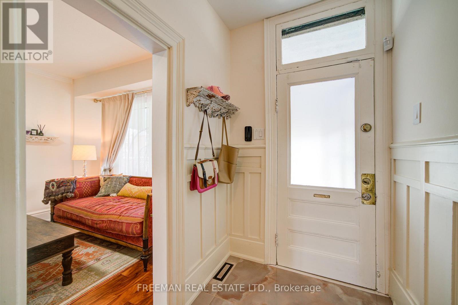 302 Evelyn Avenue, Toronto, Ontario  M6P 2Z9 - Photo 3 - W12952840