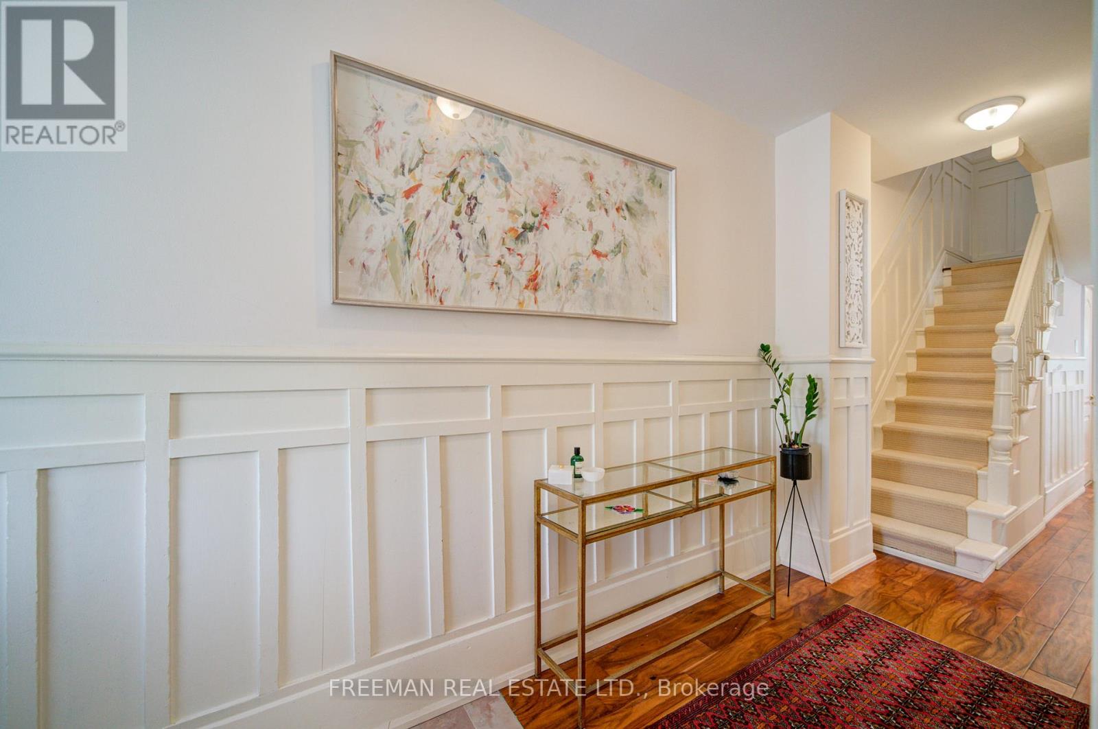 302 Evelyn Avenue, Toronto, Ontario  M6P 2Z9 - Photo 4 - W12952840