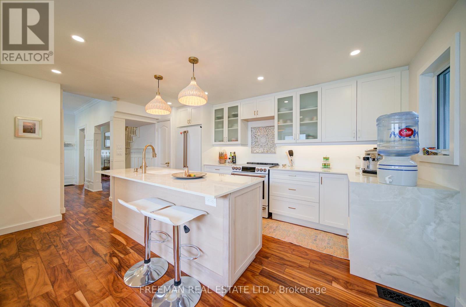 302 Evelyn Avenue, Toronto, Ontario  M6P 2Z9 - Photo 6 - W12952840