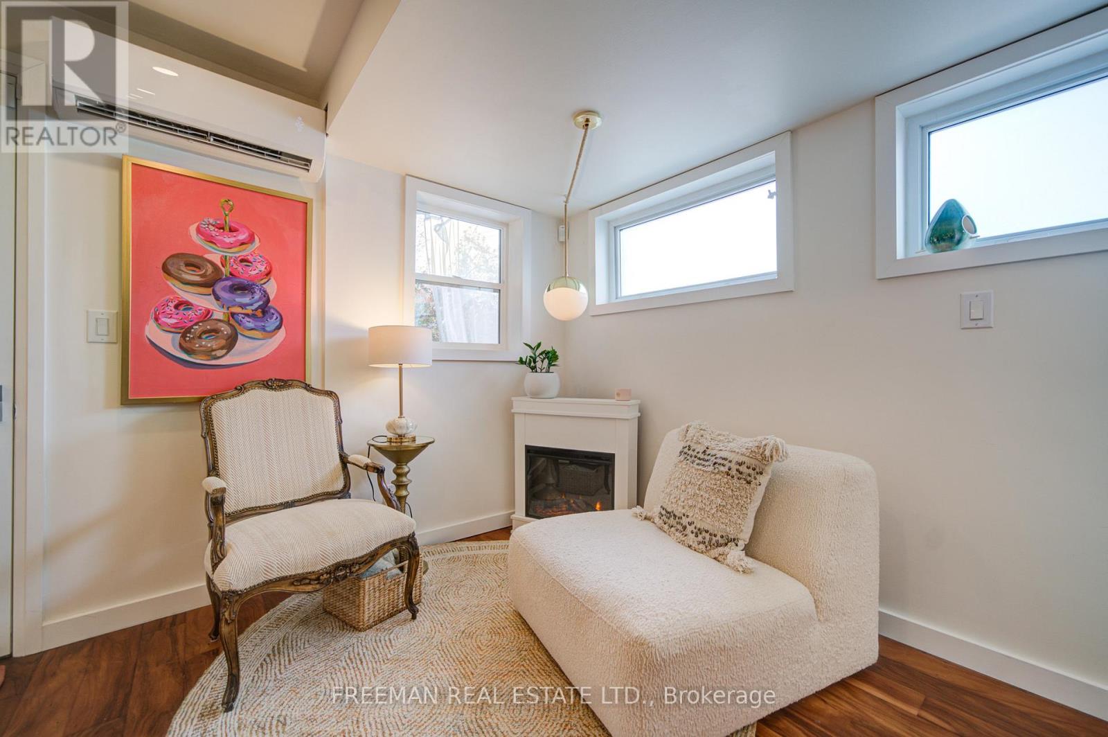 302 Evelyn Avenue, Toronto, Ontario  M6P 2Z9 - Photo 8 - W12952840