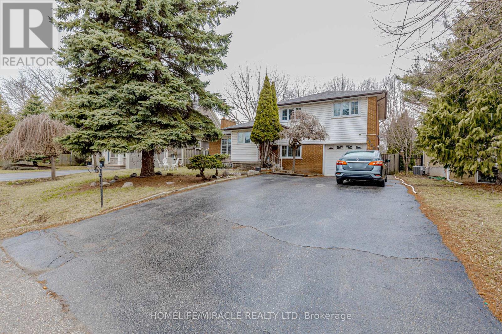 2463 APPLEWOOD DRIVE, Oakville, Ontario