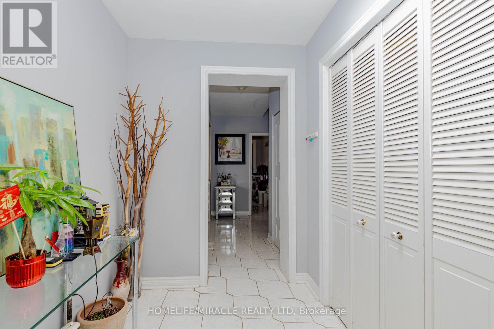 2463 Applewood Drive, Oakville, Ontario  L6L 1V7 - Photo 10 - W12952864