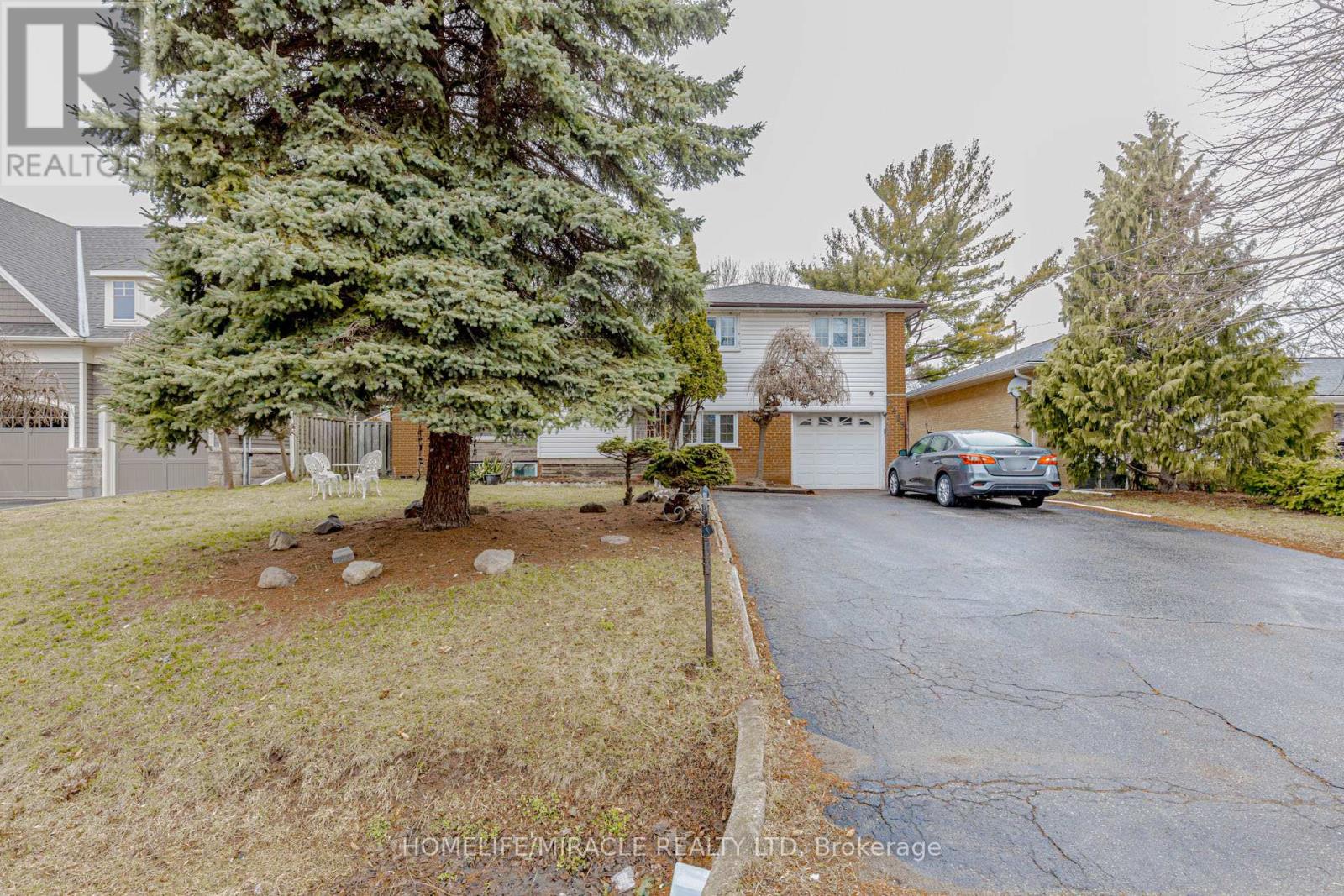 2463 Applewood Drive, Oakville, Ontario  L6L 1V7 - Photo 2 - W12952864