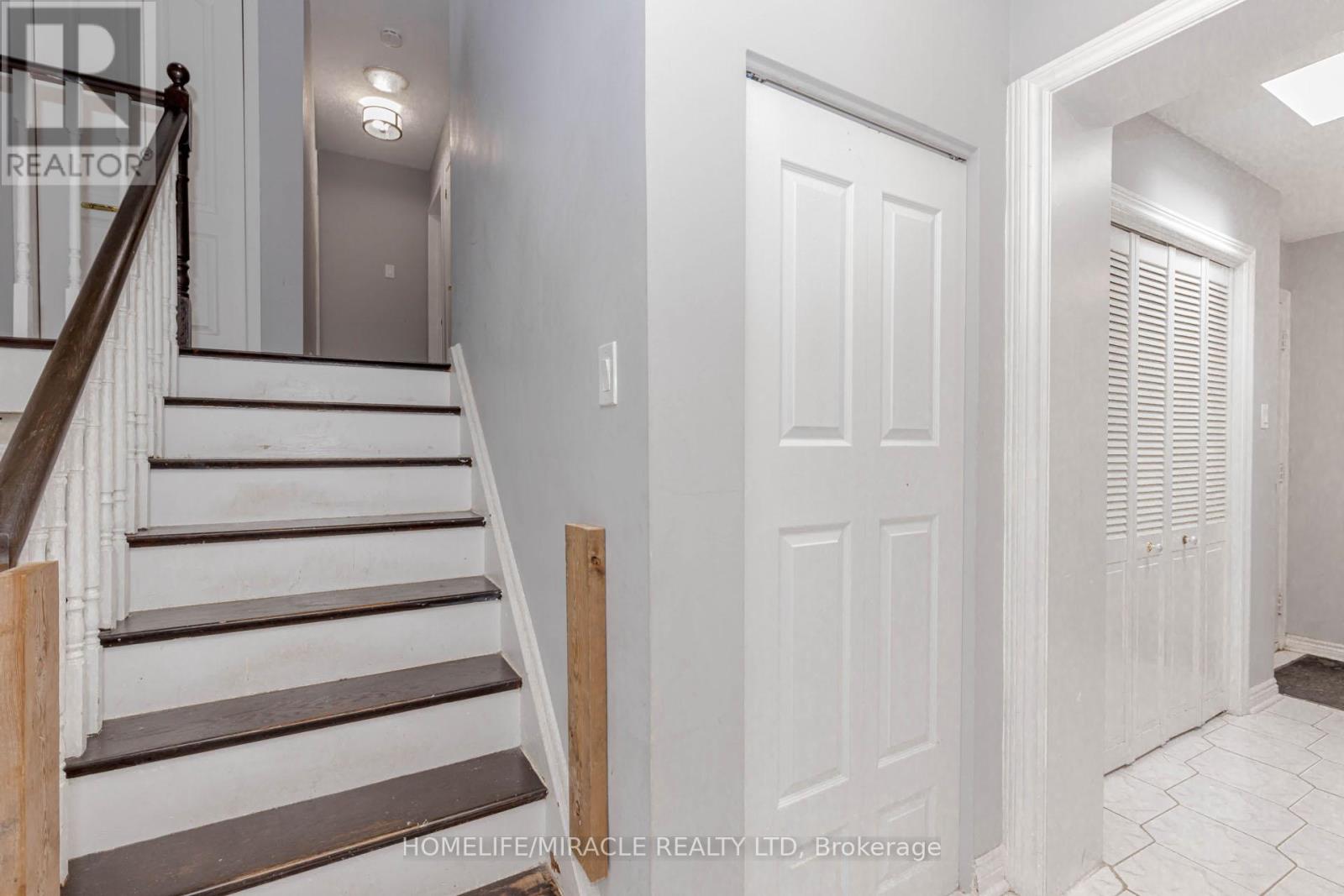 2463 Applewood Drive, Oakville, Ontario  L6L 1V7 - Photo 21 - W12952864