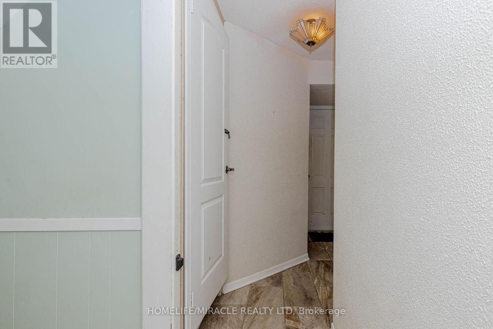 2463 Applewood Drive, Oakville, Ontario  L6L 1V7 - Photo 27 - W12952864