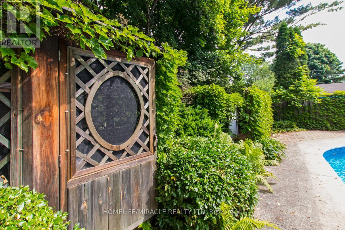 2463 Applewood Drive, Oakville, Ontario  L6L 1V7 - Photo 36 - W12952864