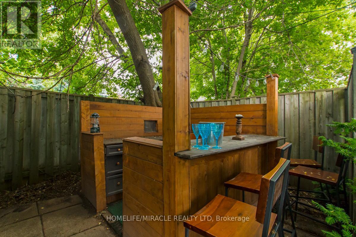 2463 Applewood Drive, Oakville, Ontario  L6L 1V7 - Photo 39 - W12952864