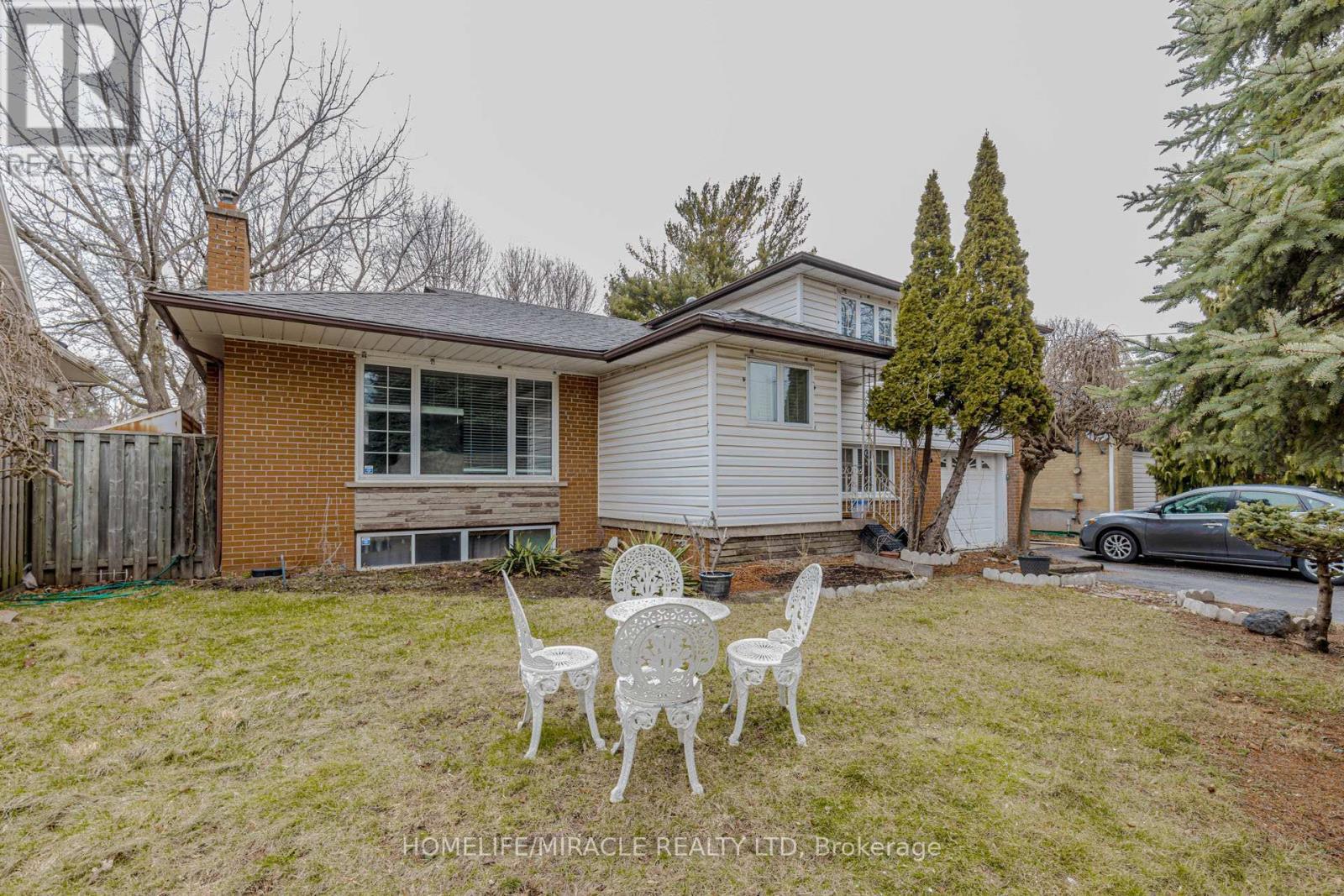 2463 Applewood Drive, Oakville, Ontario  L6L 1V7 - Photo 4 - W12952864